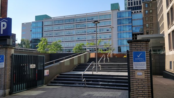View into the campus from Eerste Boerhaavestraat